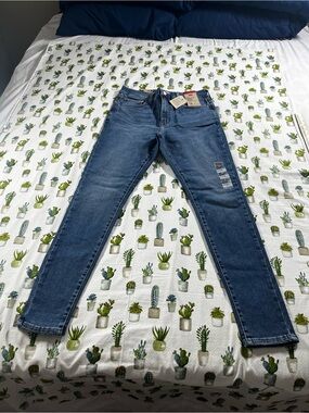 Levi’s NWT Women’s Blue Jeans 720 High-Rise Super Skinny Size 31X30